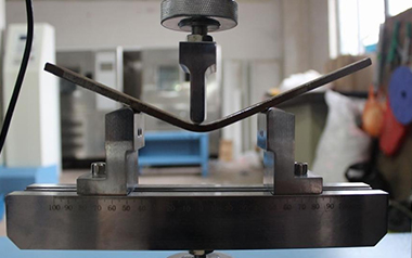 Fissuration par flexion de l'acier Q355B&nbsp;: Comprendre les solutions standard et d'ing&eacute;nierie pour la fabrication des tours de transmission