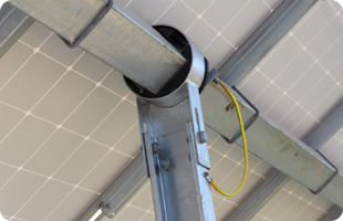 Structure en acier pour systèmes de suivi solaire