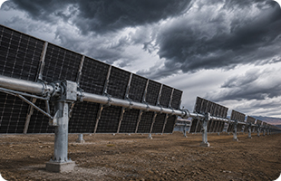 Structure en acier pour systèmes de suivi solaire